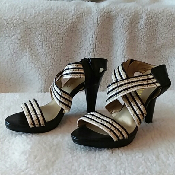 Andiamo black & beige platform sandal heels - Picture 2 of 8